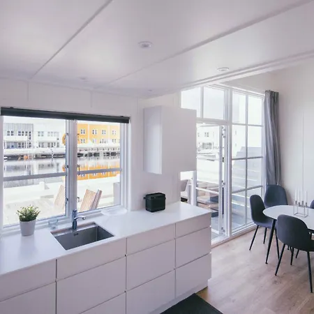 Dom wakacyjny Modern Harbor House In Oer With Terraces And View *